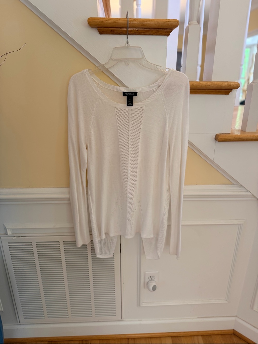 Ladies Size Medium White House Black Market Cream Long-Sleeve Knit Top GUC